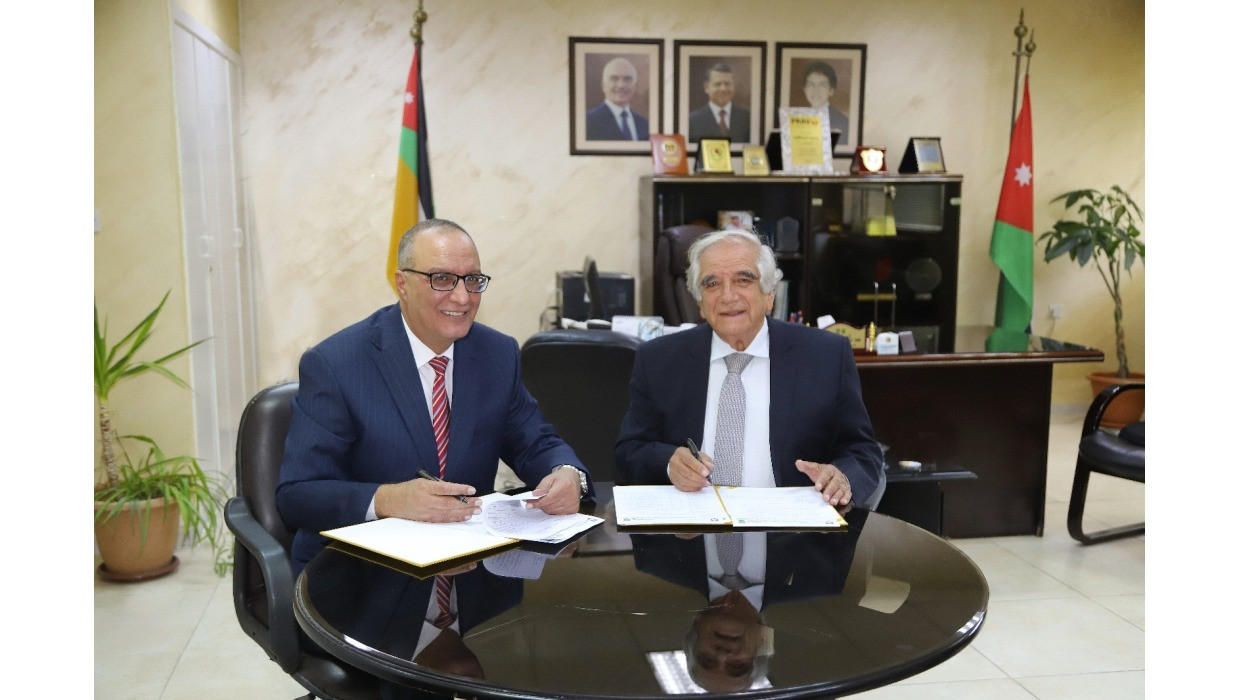 The University of Jordan, represented by the Consulting and Training Center and the Biological Cell Company for Laboratories and Medical Research “Baby Cord,” signed a memorandum of understanding for training cooperation.